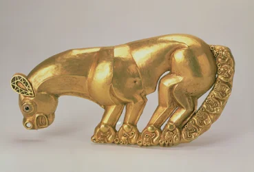 Schildemblem in Form eines Panthers, 700-650 v. Chr. (Gold, Bernstein und farbiges Email)
